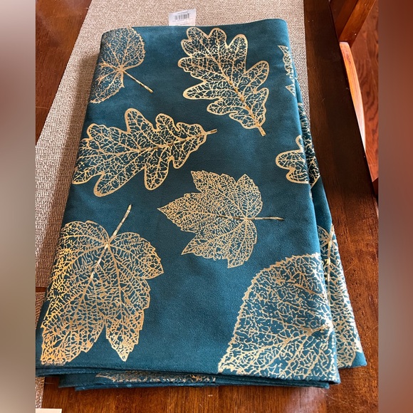 Table runner leafs - Picture 1 of 1